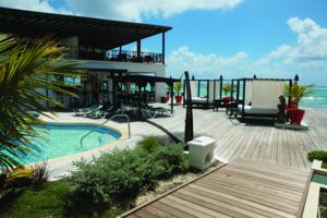 Silverpoint Hotel - Pool & Restaurant